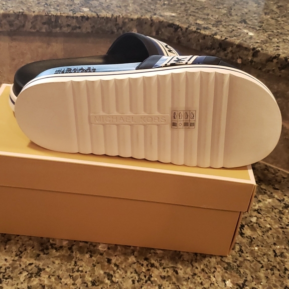 MK Slide Sandal - Picture 4 of 4